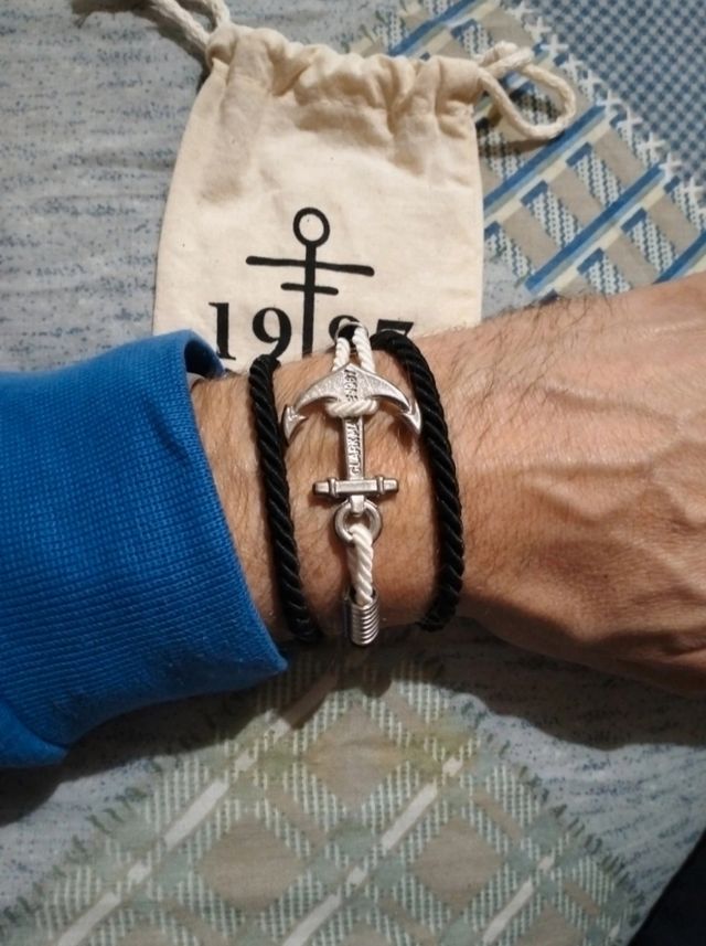 Bracciale nero in corda con ancora