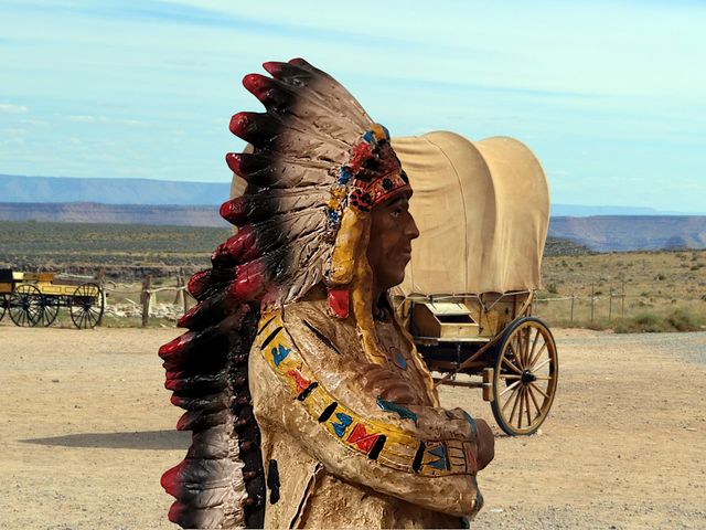 Statuetta Nativo Americano ( In resina 22 cm )