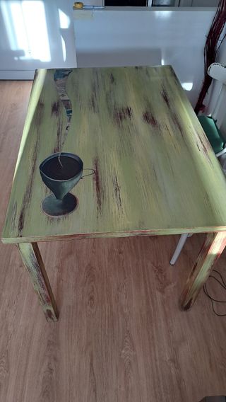 Preciosa mesa ideal para cocina