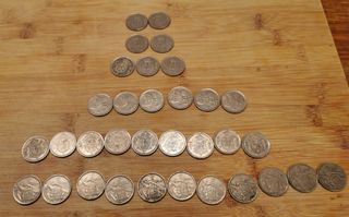 33 monedas de 5 pesetas. 