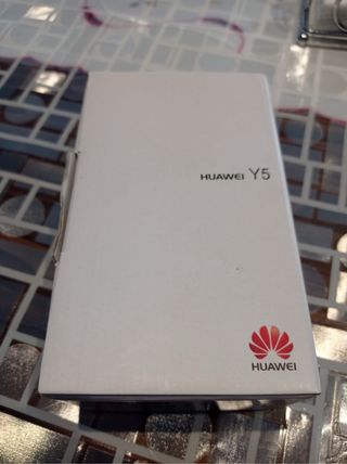 Smartphone Huawei Y5, display 4,5’, 8giga