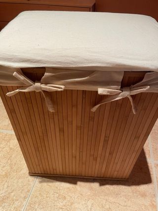 Cesto de madera para ropa sucia