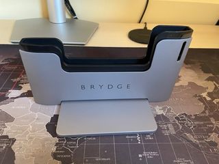 Soporte vertical MacBook Pro Brydge