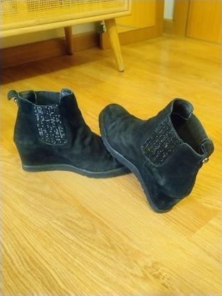 Botas mujer de ante, con cuña. Talla 40