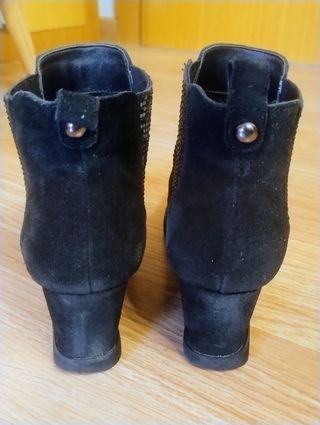 Botas mujer de ante, con cuña. Talla 40