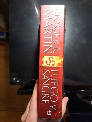 Fuego y Sangre (Canción de hielo y fuego): 300 años antes de Juego de Tronos. (Dinastía Targaryen: La Casa del Dragón)
