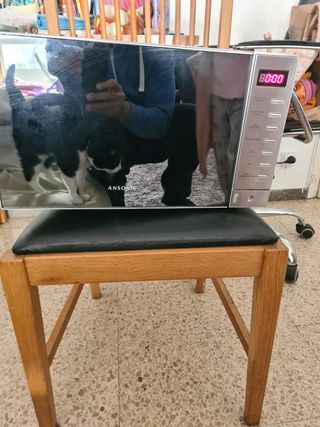 Microondas bastante gastado pero funciona con mar