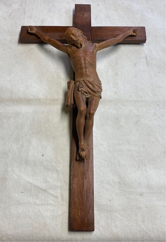 Cristo de madera con cruz ULTIMA OFERTA
