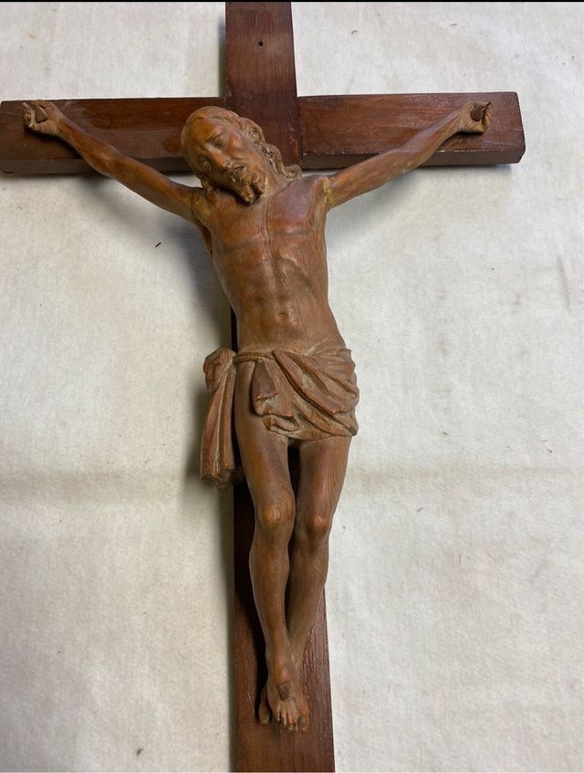 Cristo de madera con cruz ULTIMA OFERTA