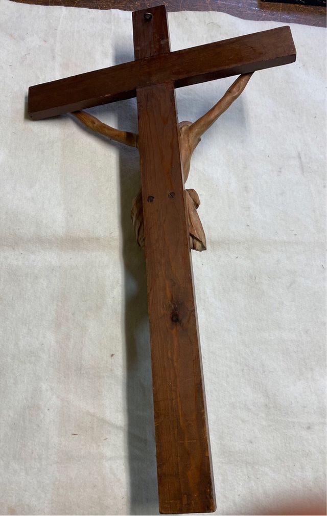 Cristo de madera con cruz ULTIMA OFERTA