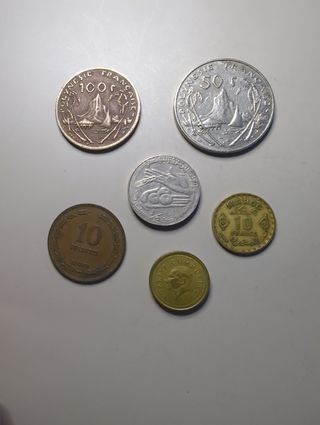 Pequeño lote monedas mundiales 