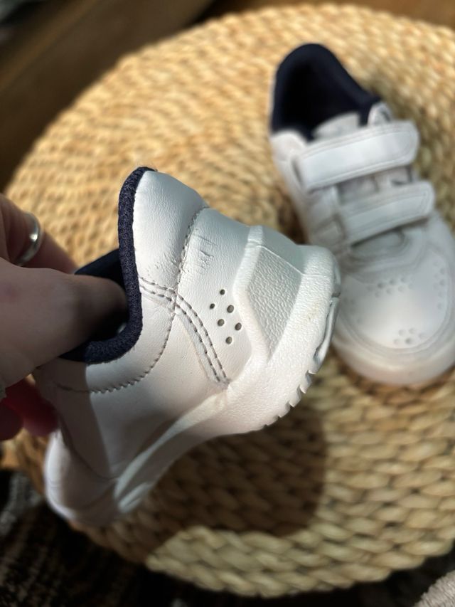 Zapatillas deportivas blancas talla 26