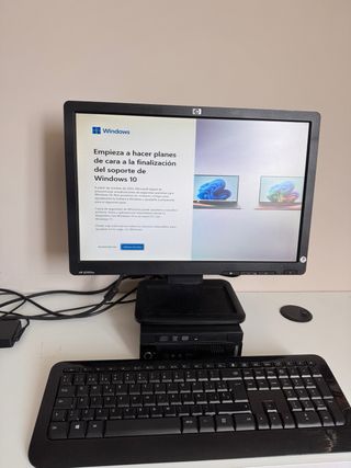 Ordenador Sobre Mesa