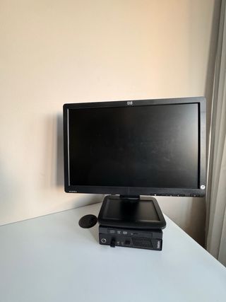 Ordenador Sobre Mesa