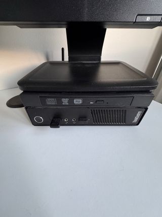 Ordenador Sobre Mesa