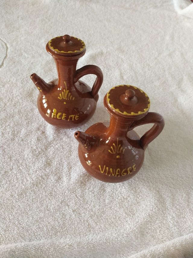 Vinajeras/ Aceitera de cerámica