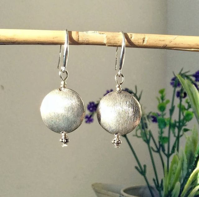 Orecchini in argento satinato