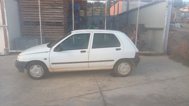 Renault Clio 1997 - foto 1