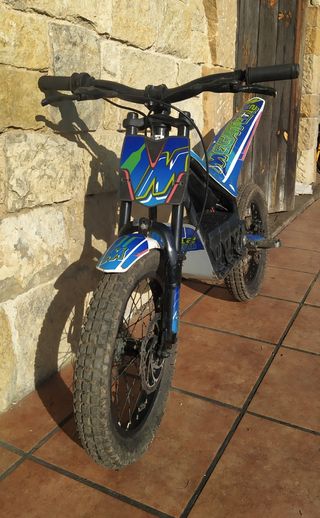 Moto trial infantil. Mecatecno T12. Bat de litio.