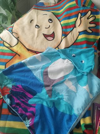 Manta de Caillou y toalla tiburón