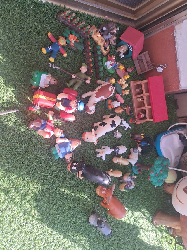 Granja con animales y figuras