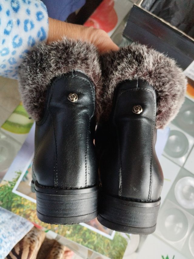 Botines de piel en negro Marca Marietta's