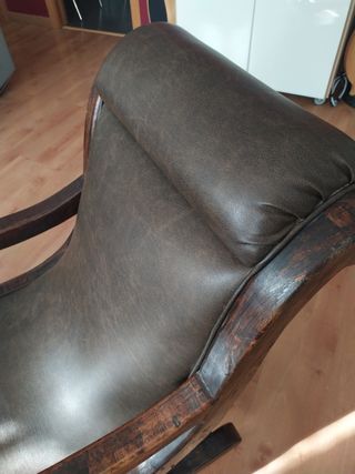 Mecedora antigua restaurada.