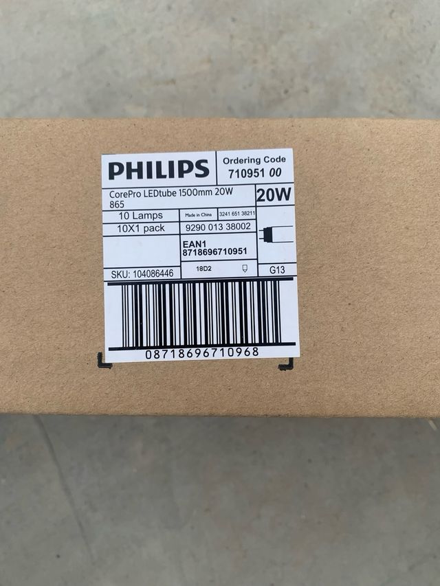 10 tubos led  14,5 W.   1200mm