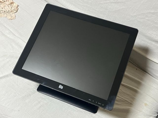 Monitor táctil ELO modelo ET1717LK