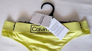 Conjunto CALVIN KLEIN Sujetador y Tanga Amarillo