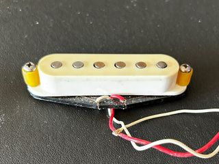 PASTILLA MIDDLE FENDER STRATOCASTER 1984
