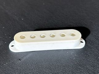 PASTILLA MIDDLE FENDER STRATOCASTER 1984