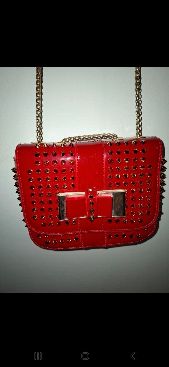 Bora a tracolla in vernice