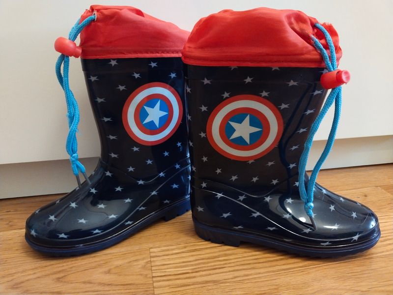 Botas de agua Capitán América-Marvel de segunda mano por EUR en