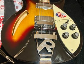 GUITARRA SUNSMILE,RICKEMBACKER COPY