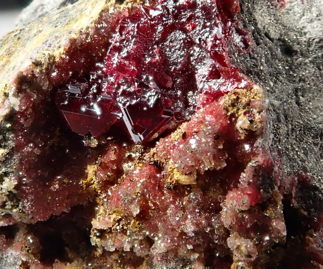 Mineral. Cinabrio cristales.