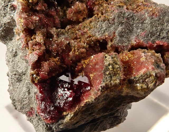 Mineral. Cinabrio cristales.