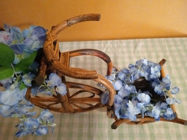 Bicicleta de mimbre de decoración 