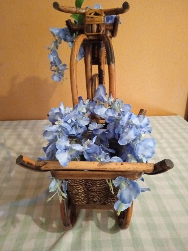 Bicicleta de mimbre de decoración 