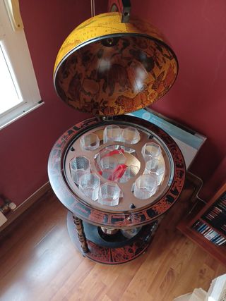 Mesa licorera bola del mundo