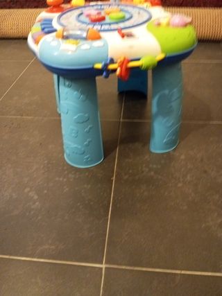 Mesa de actividades. Juguete infantil