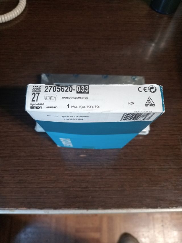 Marco de aluminio de dos elementos Simon 27 .