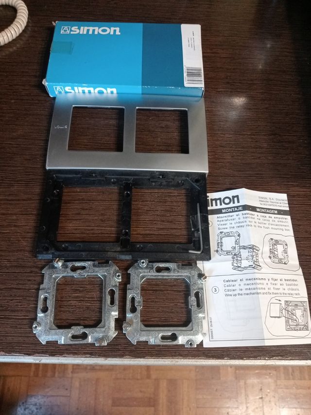 Marco de aluminio de dos elementos Simon 27 .