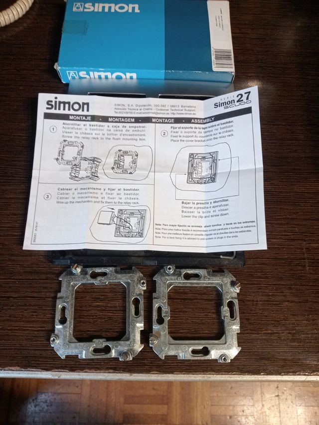 Marco de aluminio de dos elementos Simon 27 .