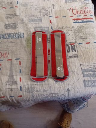 Material deportivo, pesas tobilleras y foam roller