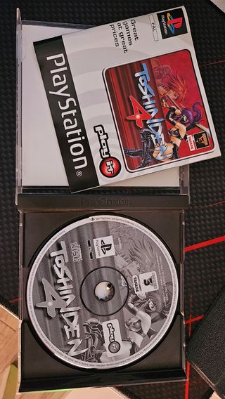 Toshiden 4 ps1 La carcasa tiene la esquina rota.