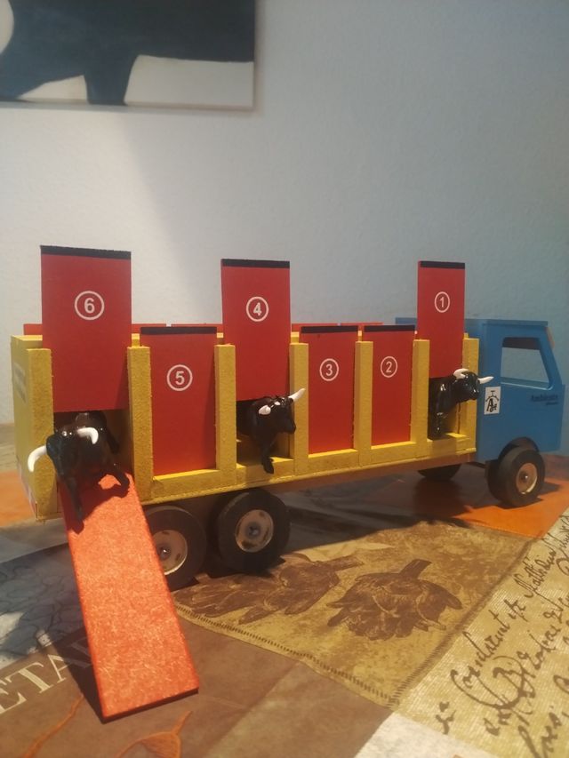 Camión toros + 6 toros