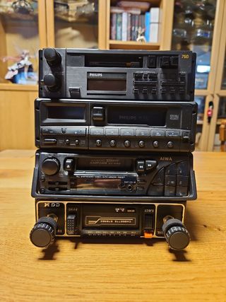 Autoradio vintage. Non testate.