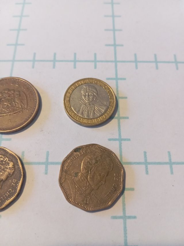 4 monedas chilenas