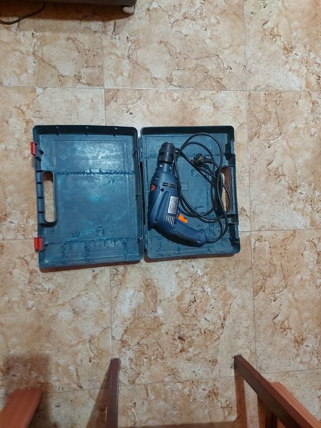 Taladro eléctrico reversible